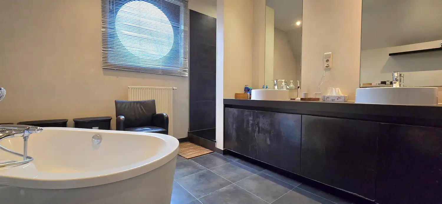 Ruime moderne woning op een perceel van 10a 12ca in een rustige, bosrijke omgeving te koop foto 13