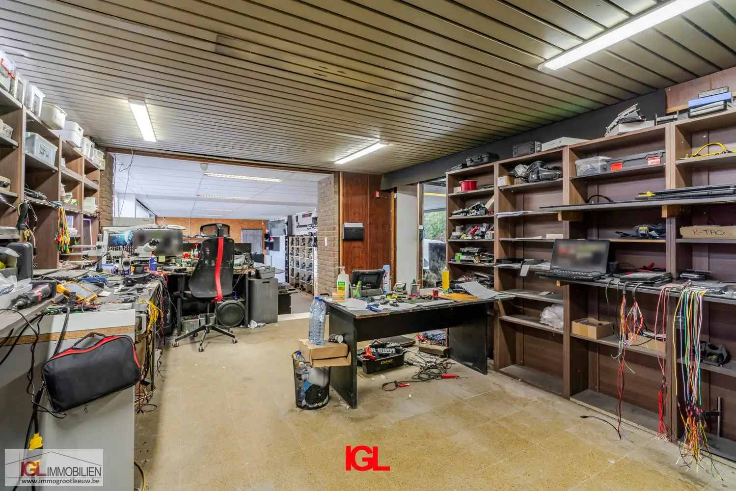 Handelspand met 2 handelsruimtes en 1 appartement te koop op AAA locatie foto 18