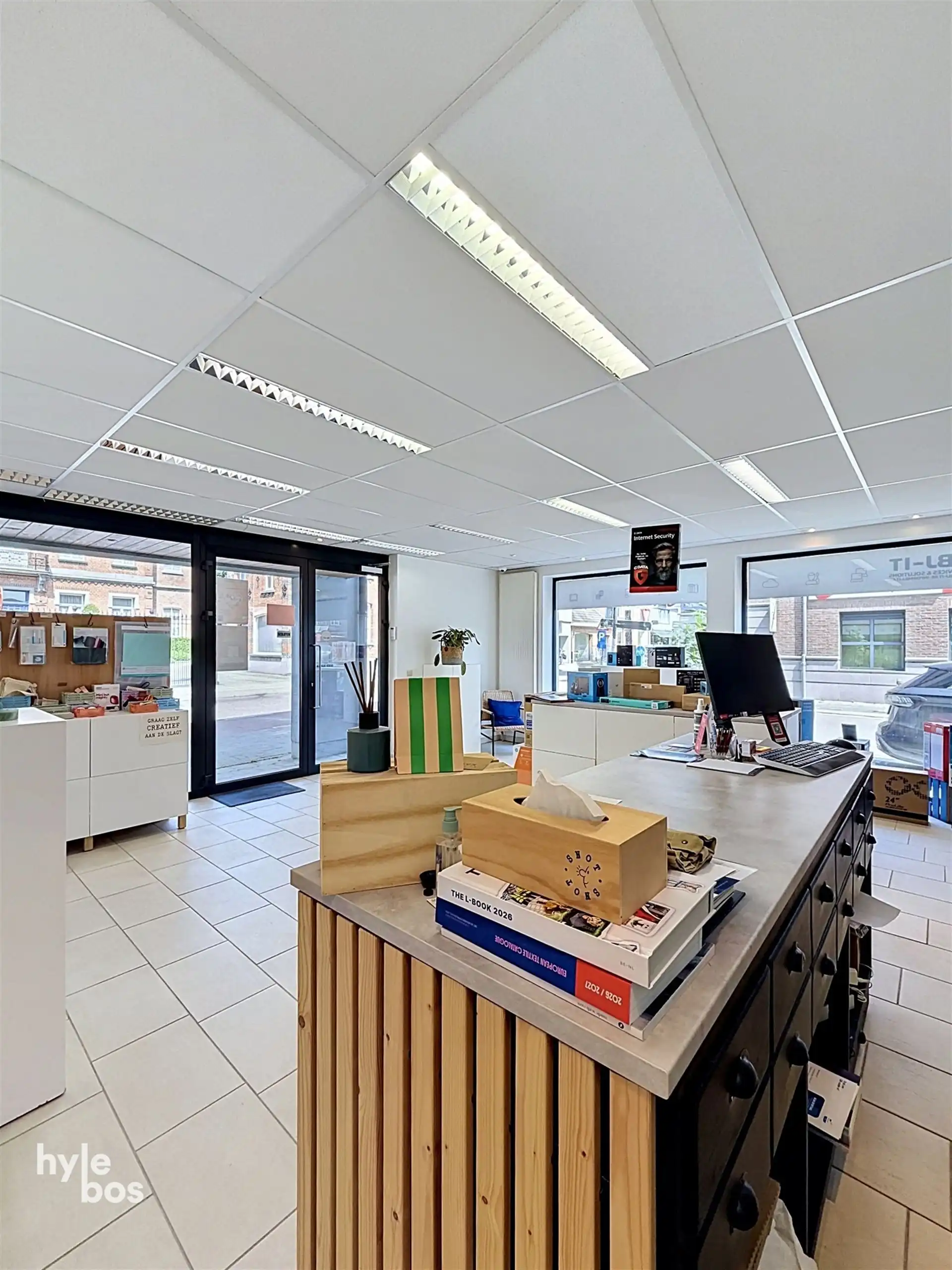 Winkelruimte in commercieel centrum van Belsele foto 7