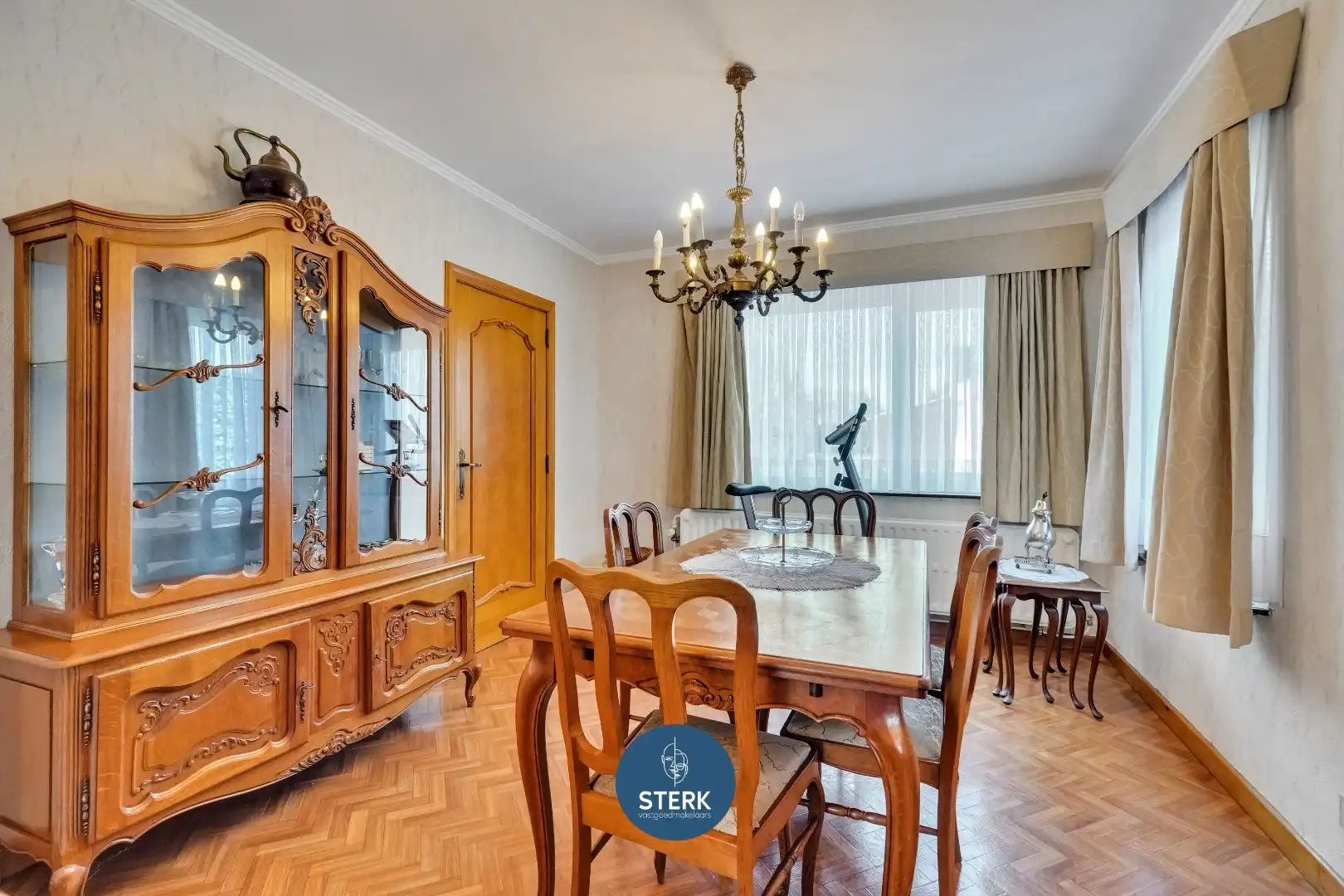 OP TE KNAPPEN GEZINSWONING OP EEN TOPLOCATIE IN CENTRUM LANAKEN !  foto 8