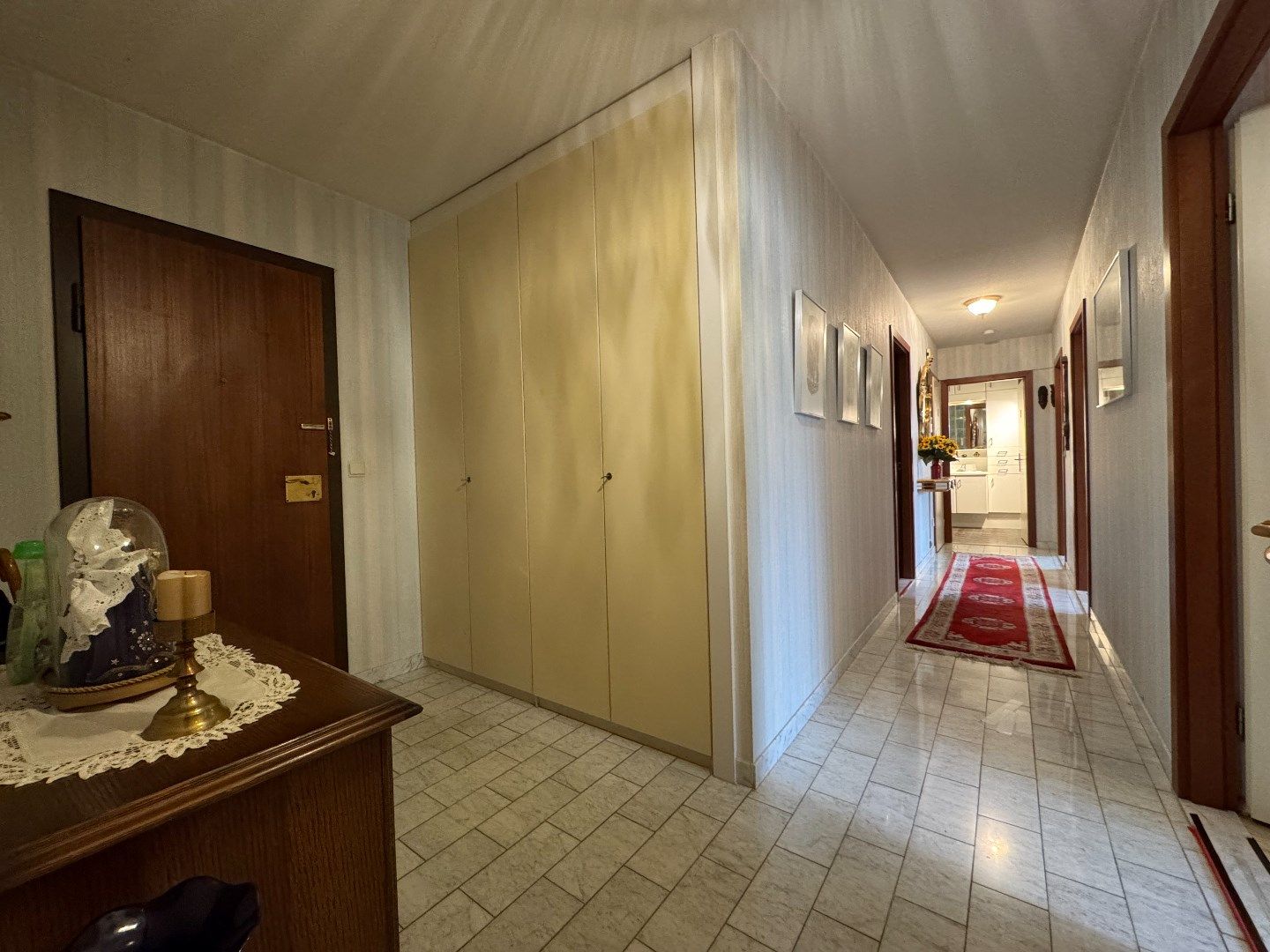een ruim hoekappartement met 3 SLPK. en 2 autostaanplaatsen foto 9
