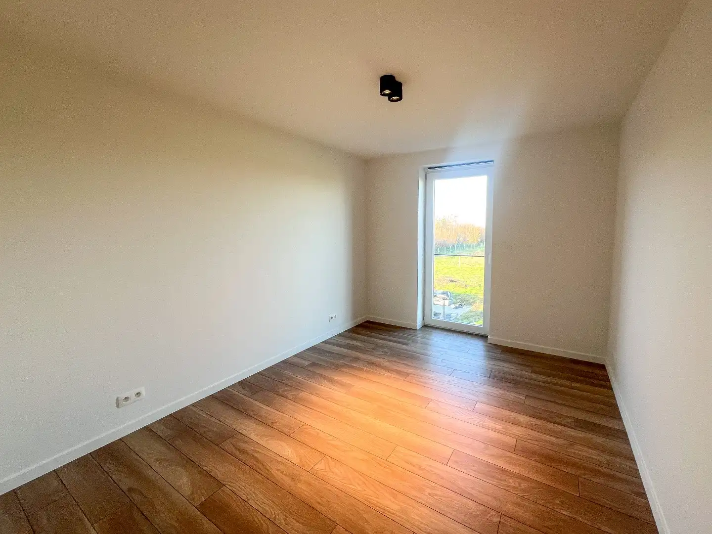 Halfopen woning met 3 slaapkamers en landelijk verzicht! foto 13