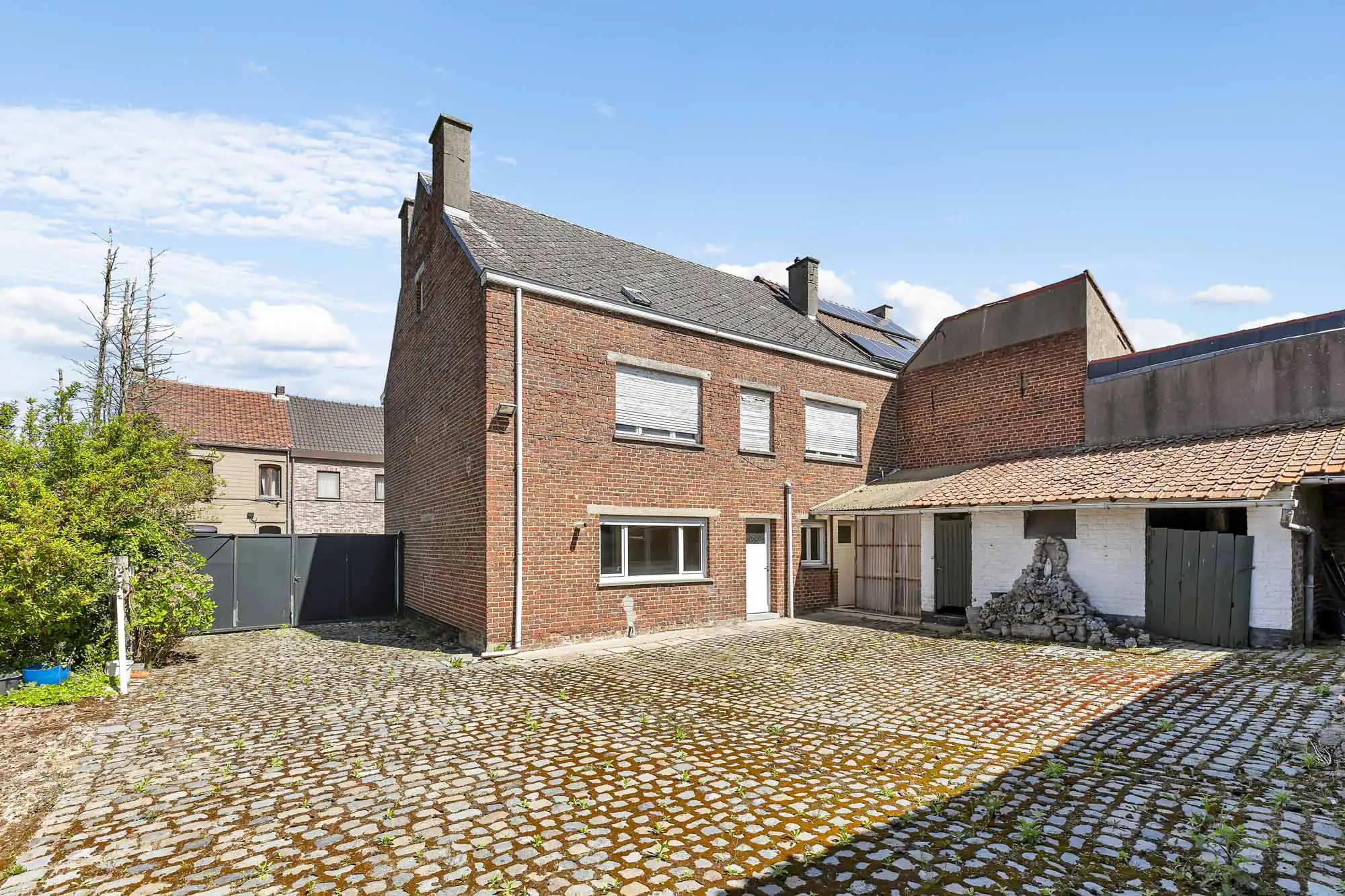 Ruime te renoveren woning met loods en bouwgrond foto 25