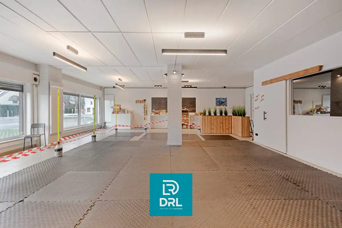 Uniek handelshuis met instapklare woning en binnenzwembad foto 3