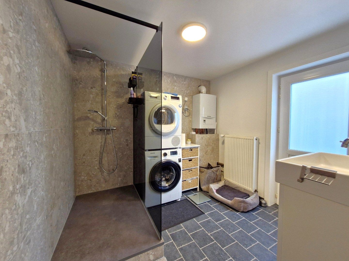 Gerenoveerde woning met garage in het centrum van Heist. foto 12