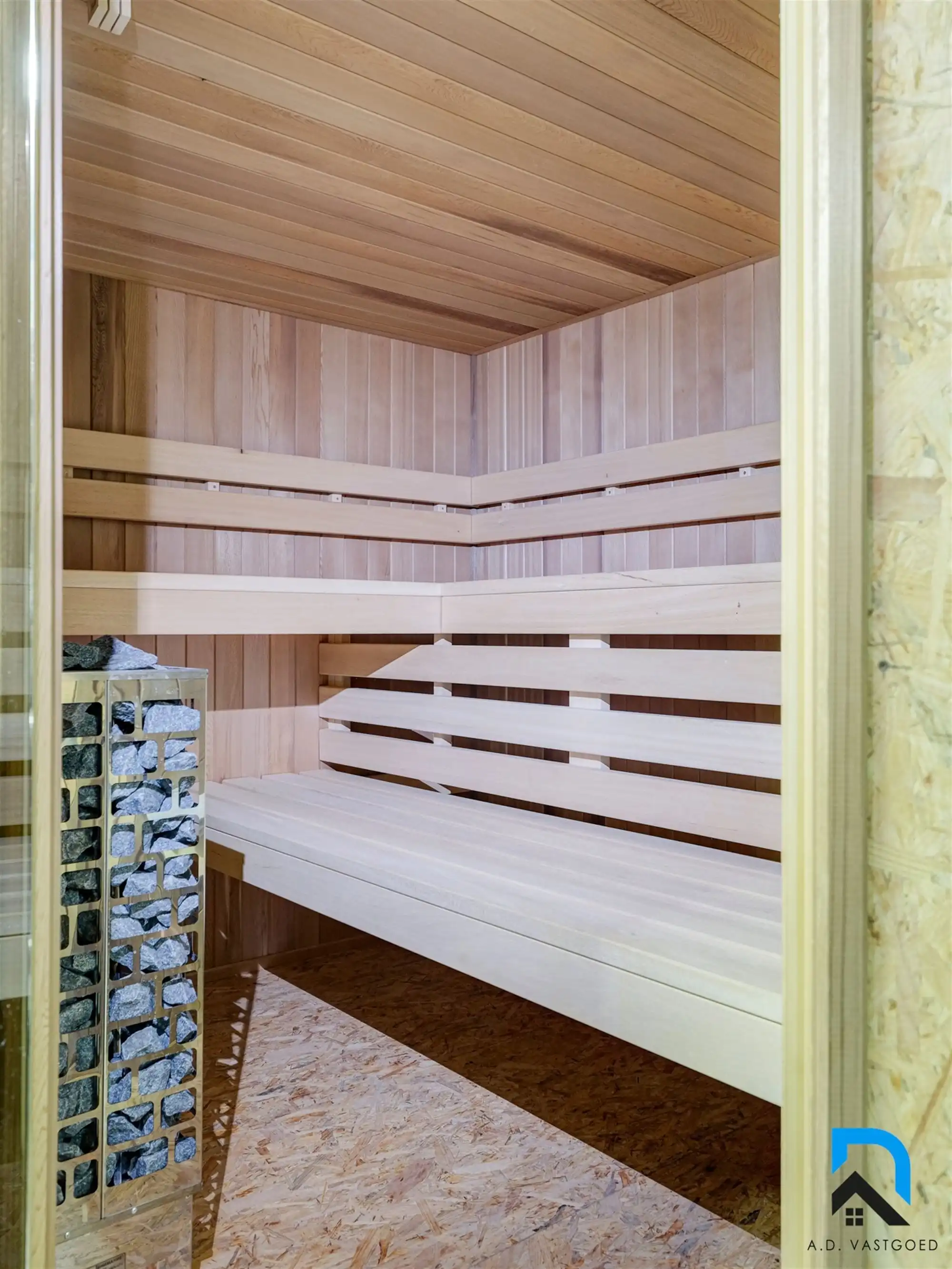 Ruime woning met prachtige tuin foto 30