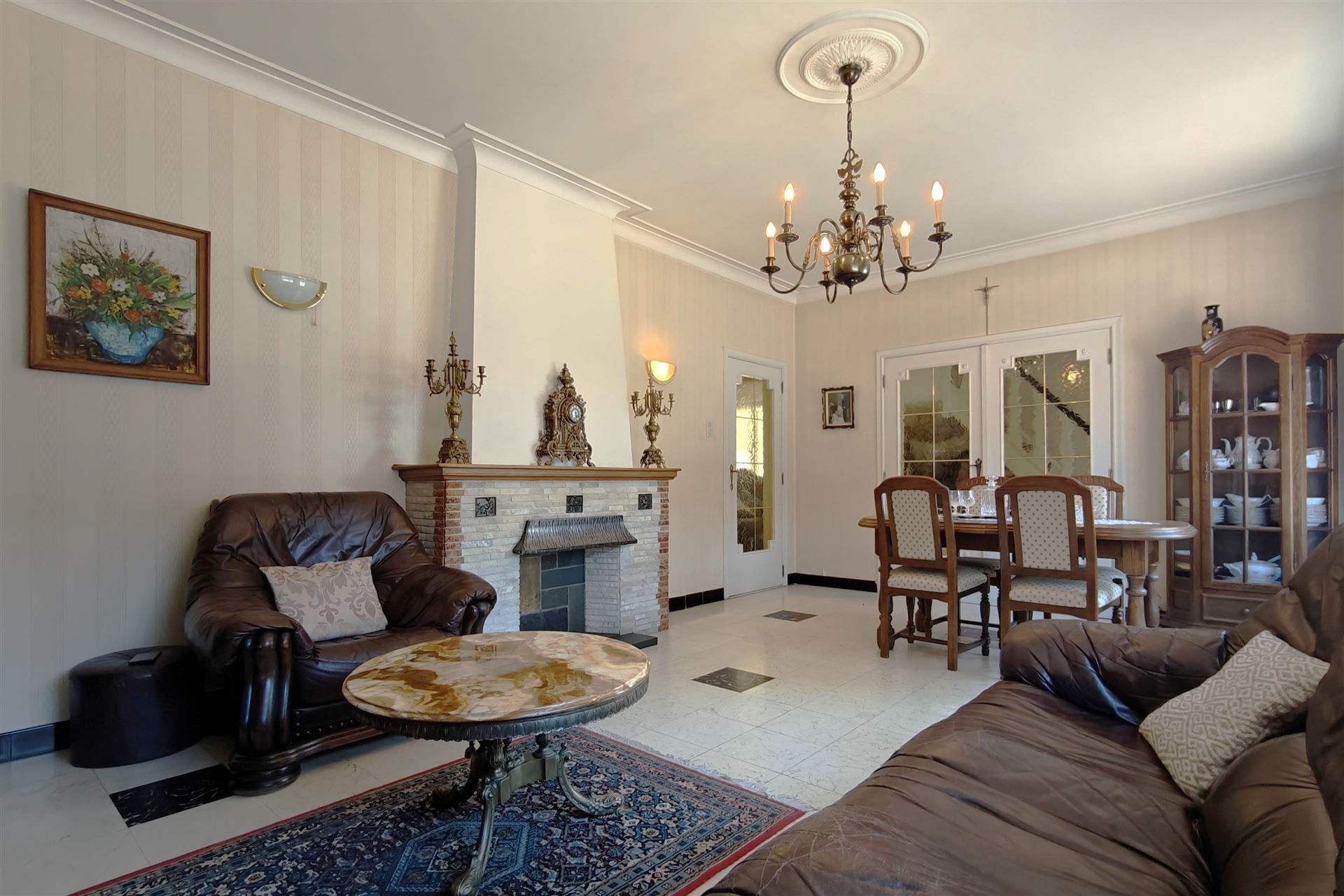 Goed onderhouden woning met 3 slpk. en 2 ingangen in Mopertingen foto 4