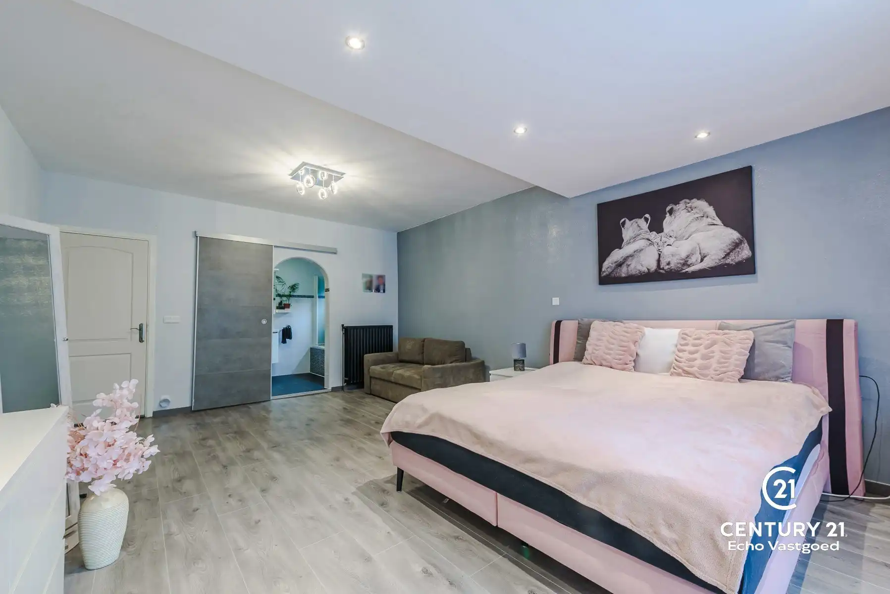 Gerenoveerde vrijstaande villa met verwarmd zwembad foto 4