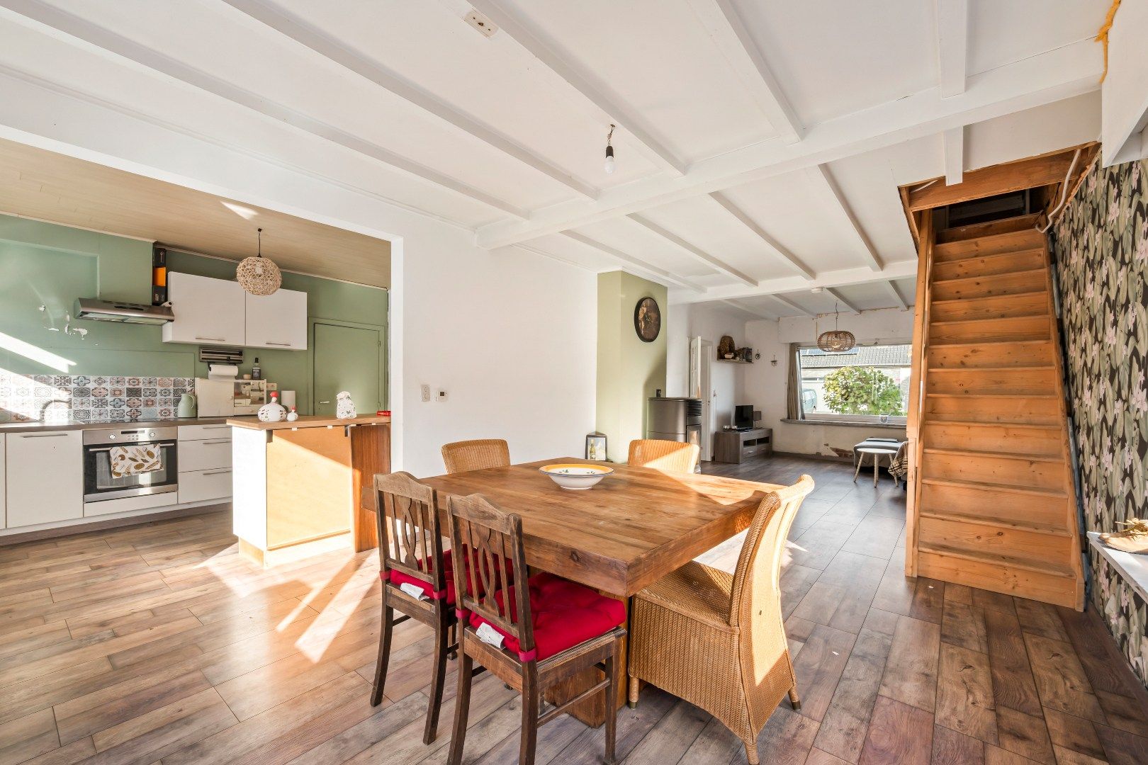 Op te frissen woning met 3 slaapkamers, opslagruimte en tuin op 864m² foto 6