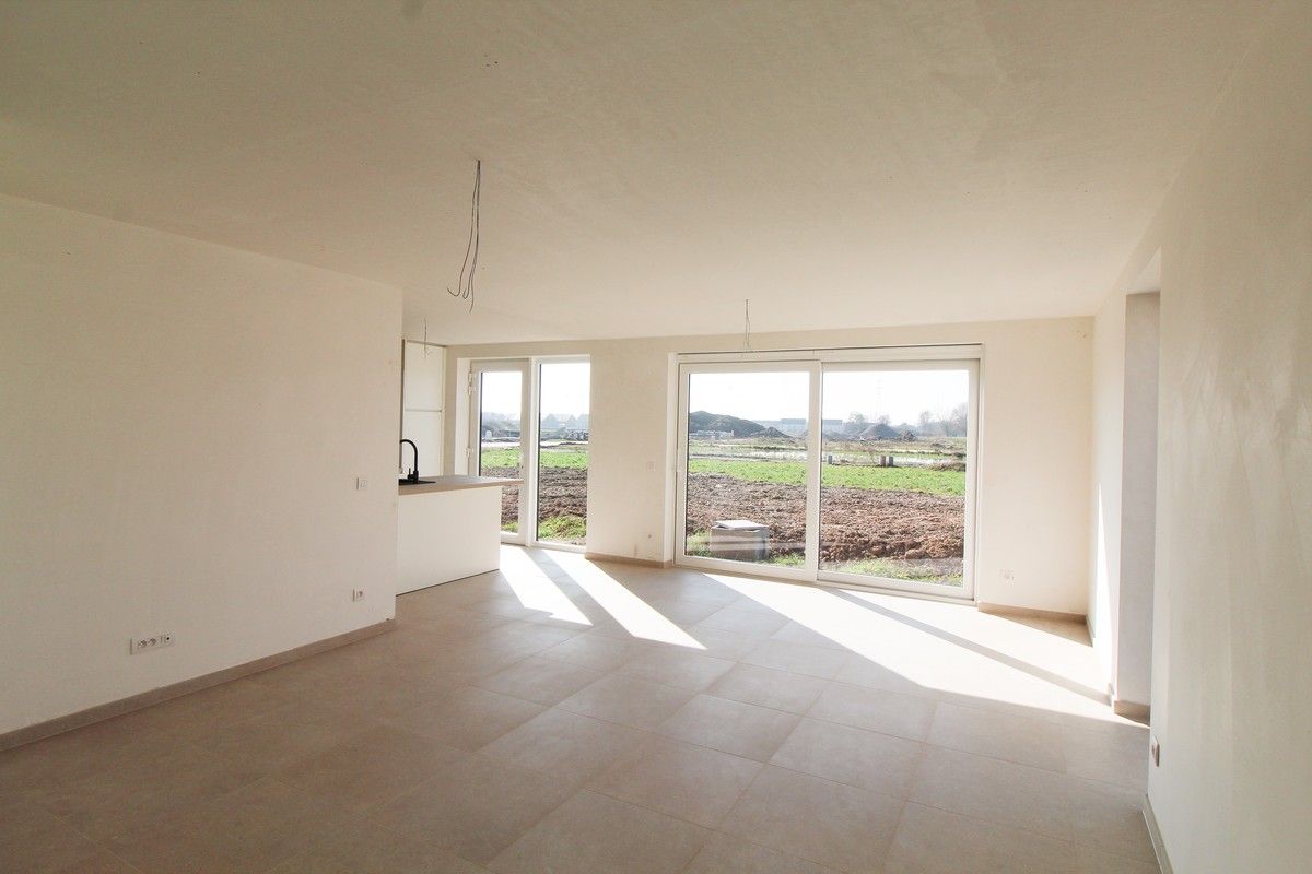 Halfopen nieuwbouwwoning met garage Roeselare foto 4