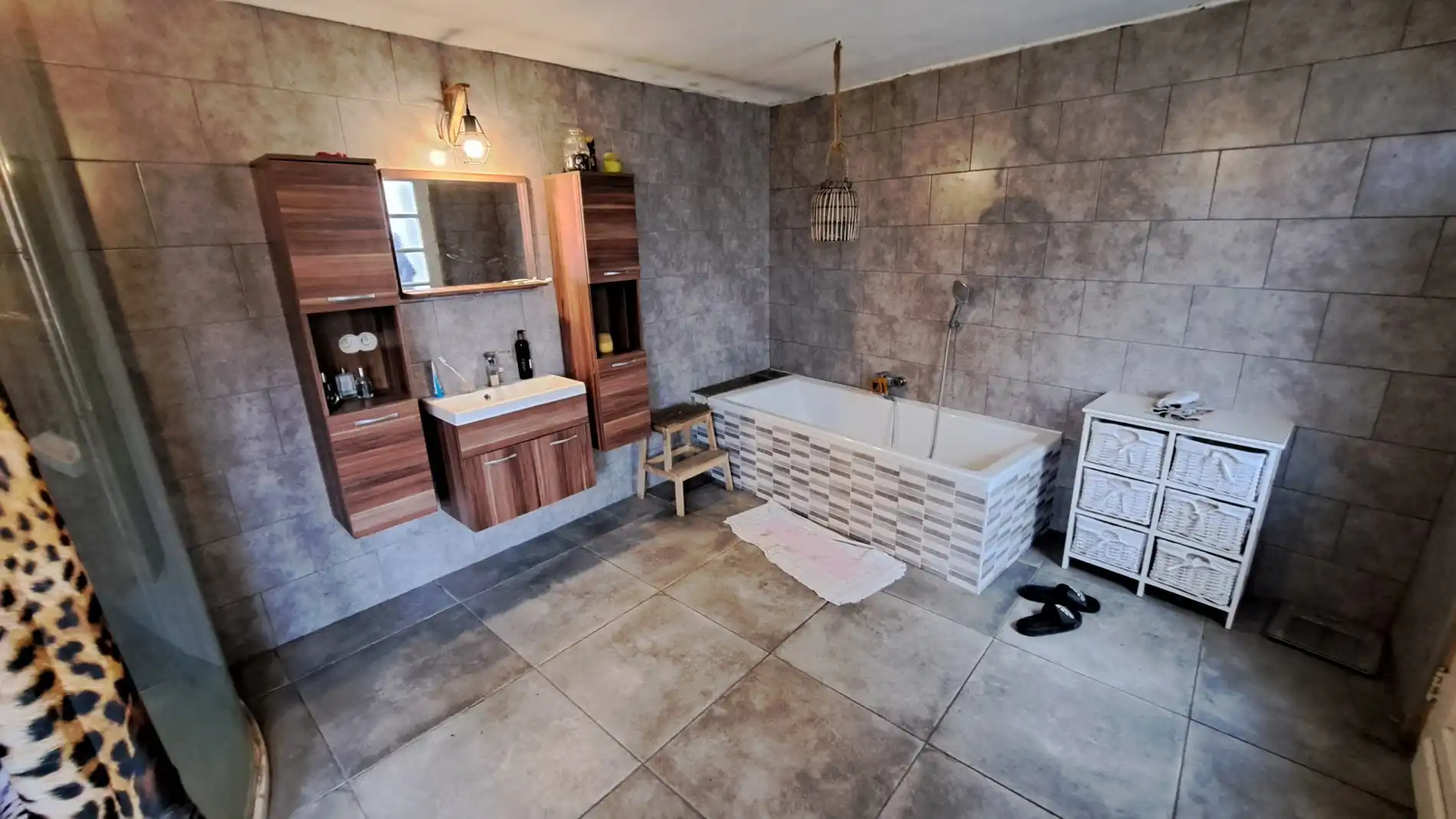 Gezinswoning met 4 slaapkamers, garage en grote tuin. foto 9