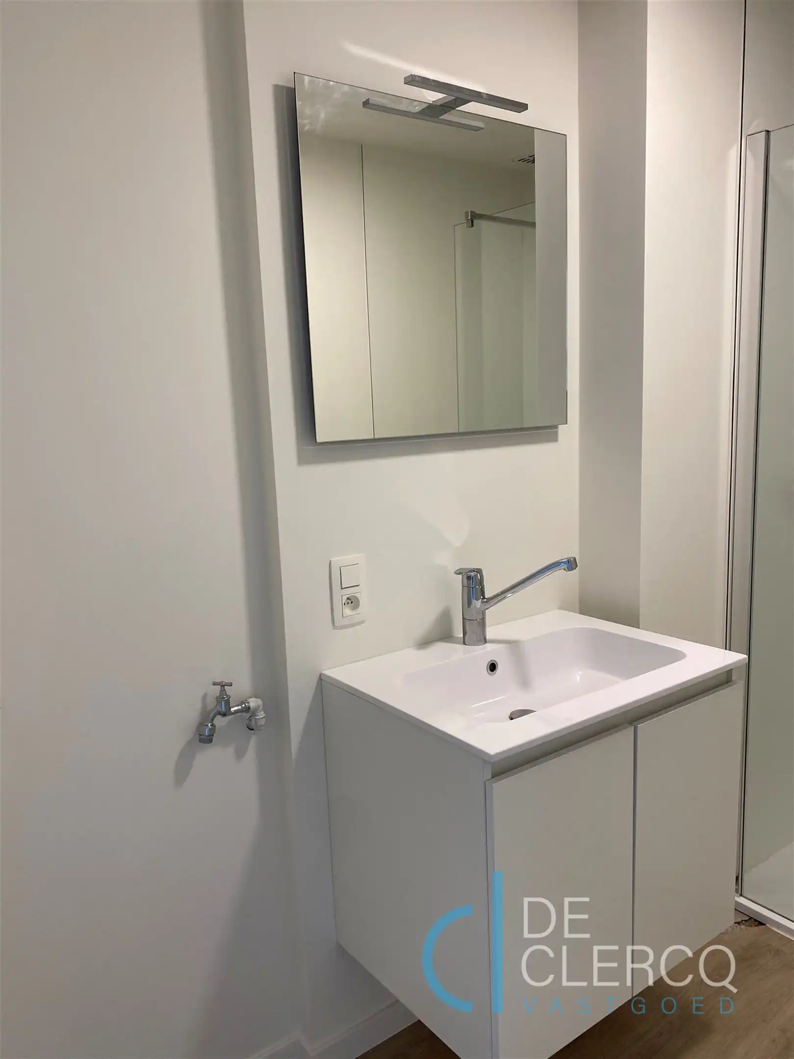 Modern gerenoveerd appartement te huur centrum Zelzate!  foto 8