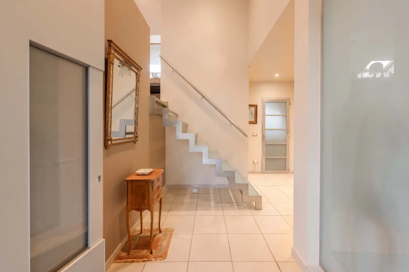 RUIME VILLA MET AGRARISCH ZICHT ÉN RUIMTE VOOR PRAKTIJK/BIJBEROEP! foto 3