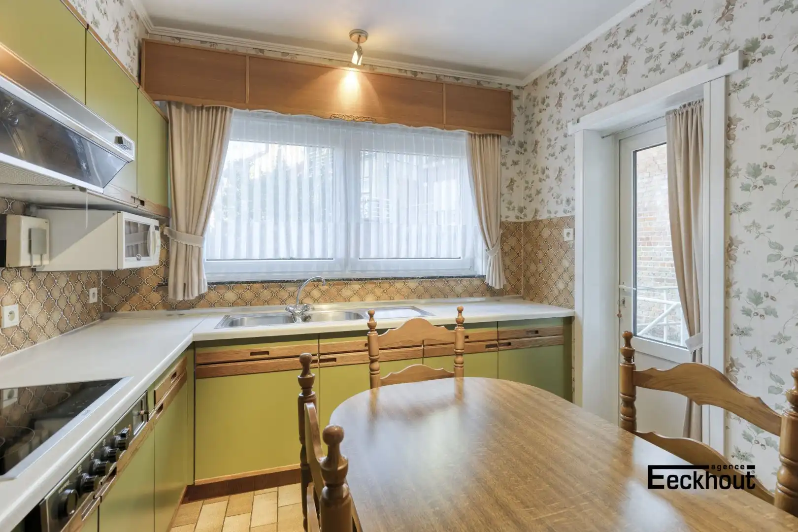 Zeer verzorgde woning met gezellige tuin in de Vuurtorenwijk te Oostende. foto 9