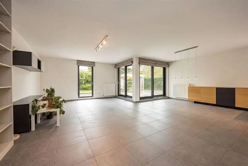 Instapklaar gelijkvloers appartement met tuin foto 4