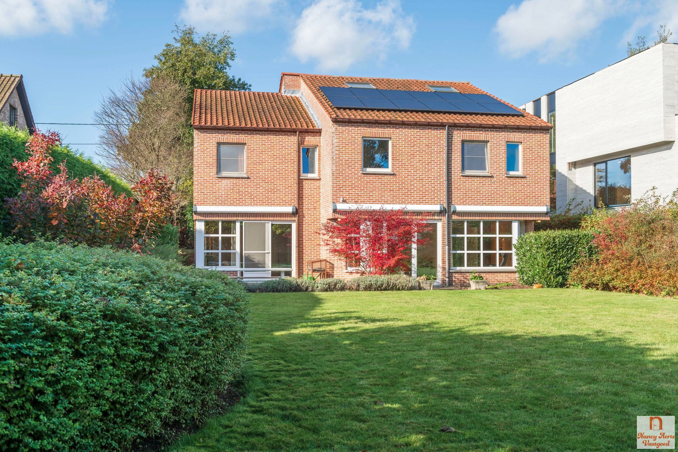 Zonovergoten energiezuinige woning met prachtige tuin foto 30