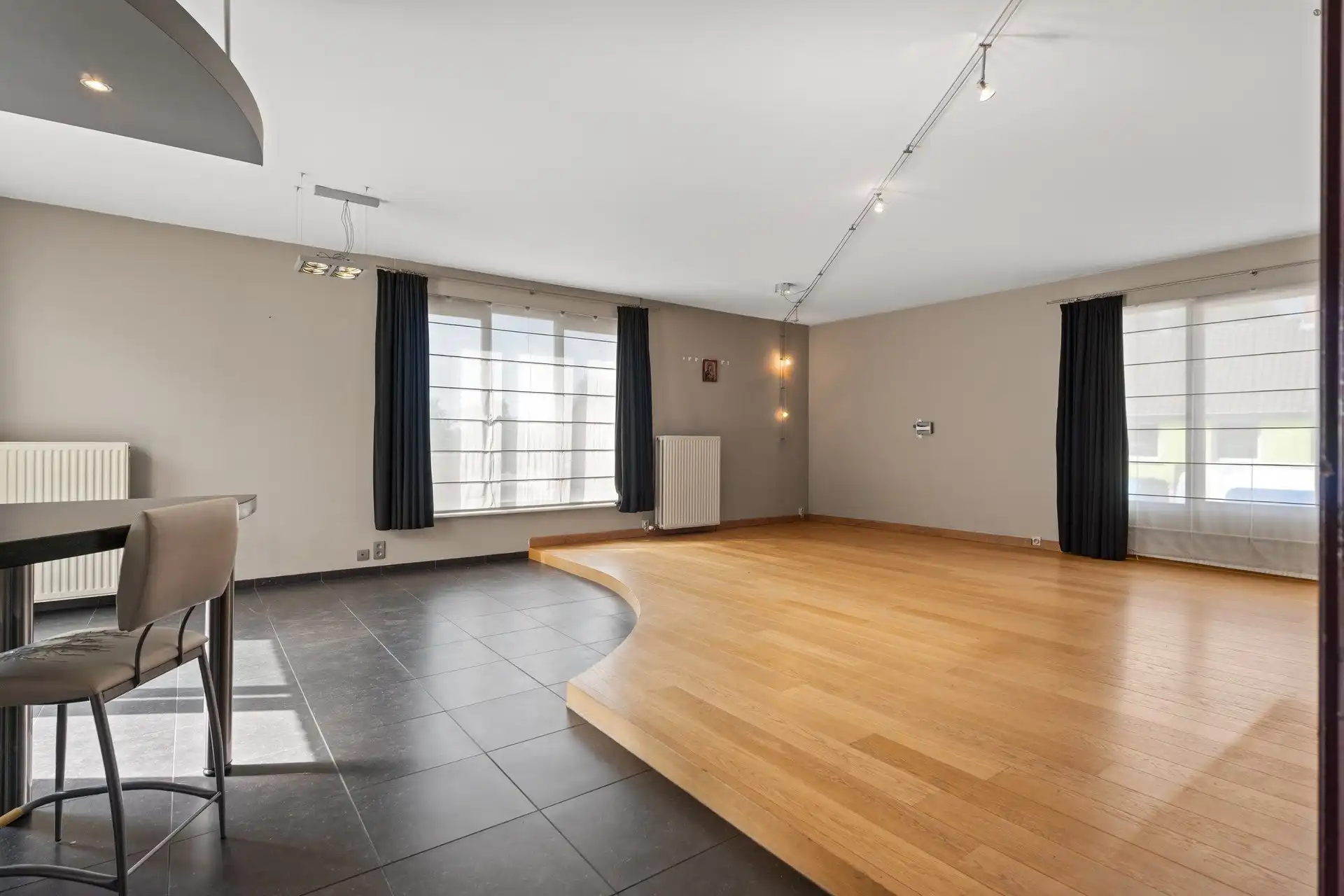 Zeer ruim duplex appartement met groot terras, beroepsruimte en garage van 70m² foto 3