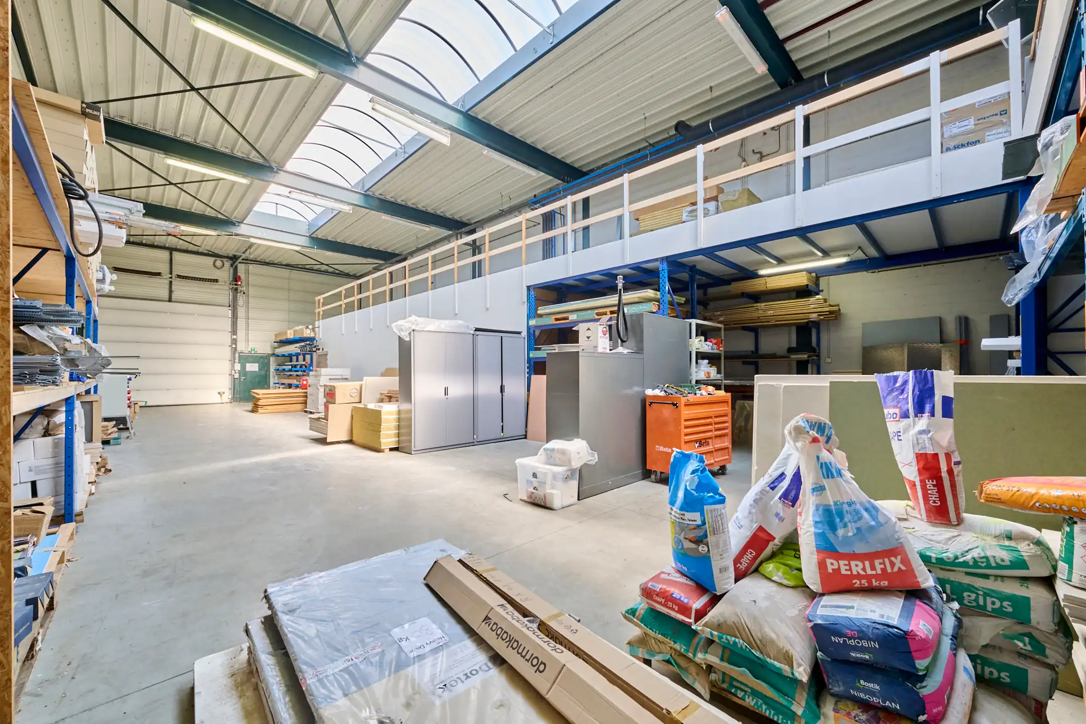 SEMI - INDUSTRIEEL GEBOUW OP ZICHTLOCATIE IN BERINGEN foto 18
