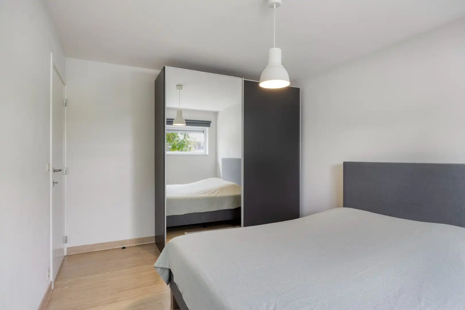 Gelijkvloers appartement met 2 slpk, 2 parkings en 2 kelderbergingen. foto 26