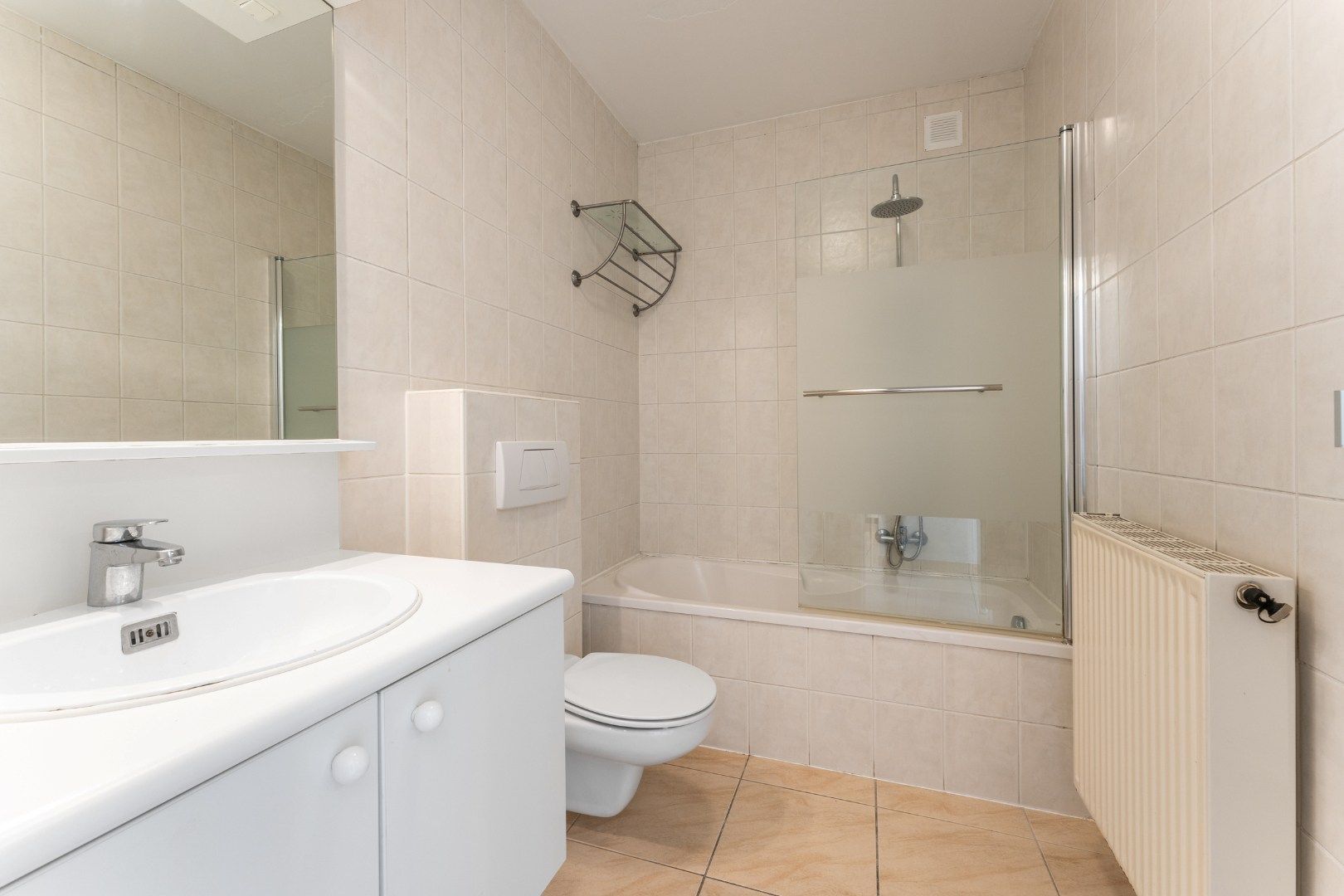 Recent & lichtrijk appartement (incl. autostaanplaats!) gelegen nabij de Bijloke site in Gent met zicht op de Leie.  foto 12