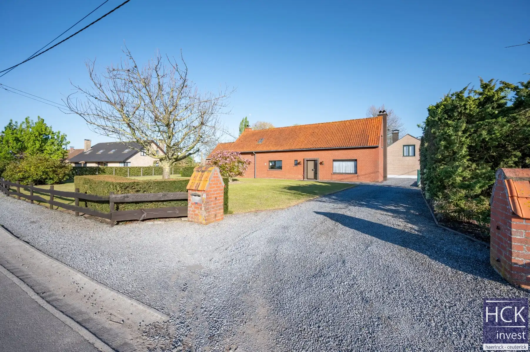 NOKERE - Alleenstaande woning met 3 SLPK en 2 garages op 1300 m² foto 2