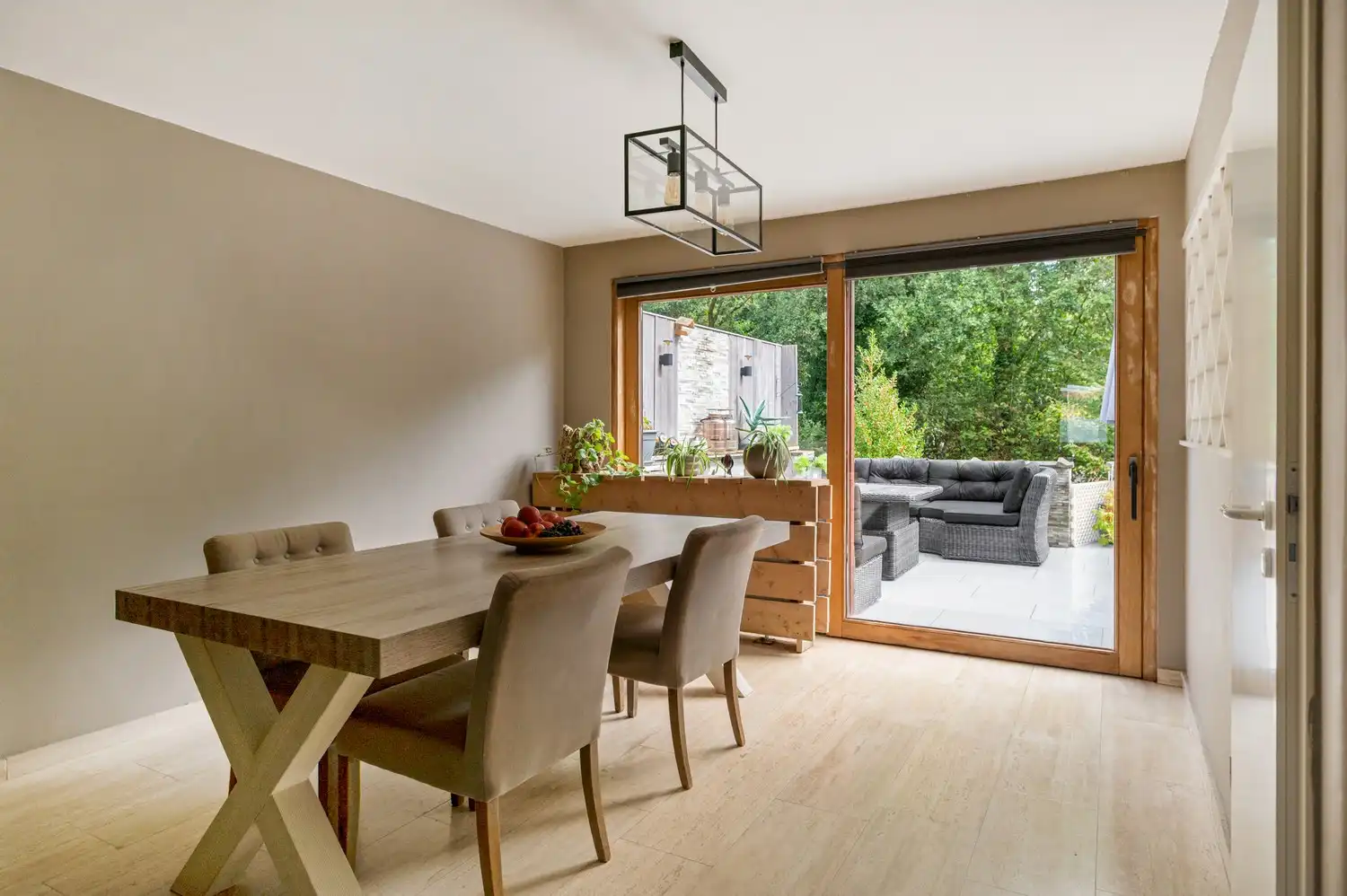 Ruime woning met 4 slaapkamers, 3 badkamers, inpandige garage en tuin! foto 15