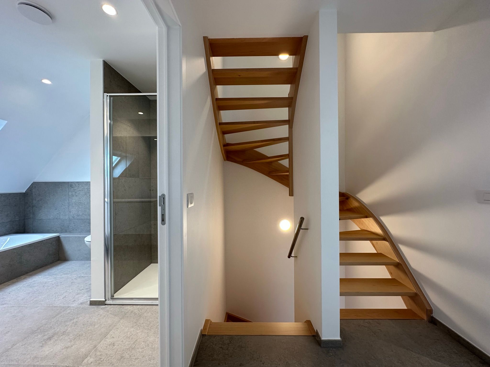 Recente nieuwbouwwoning met 4 slaapkamers foto 6