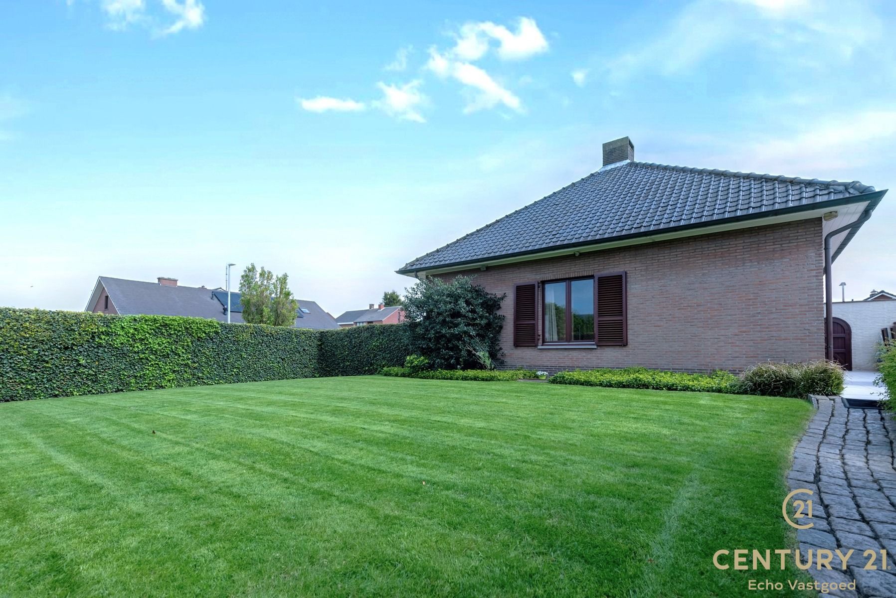 Instapklaar en gelijkvloers wonen met garage op ca 682m² foto 13