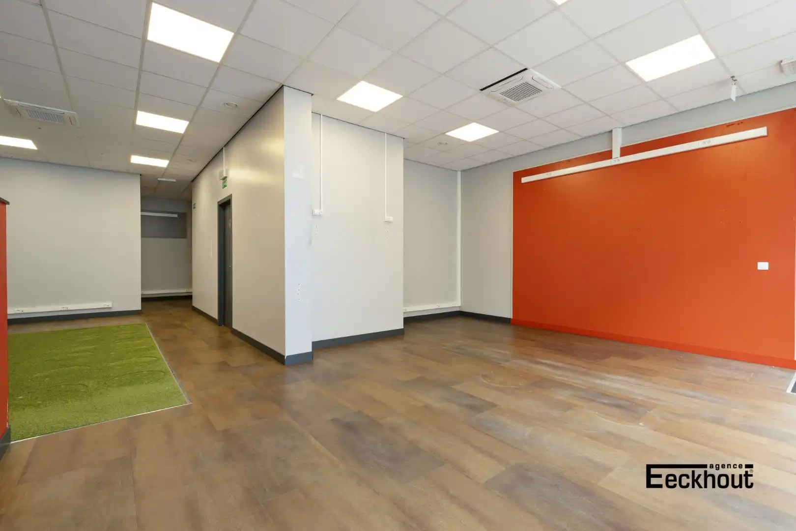 Commerciële handelsruimte van 106 m² op toplocatie in Oostende foto 3