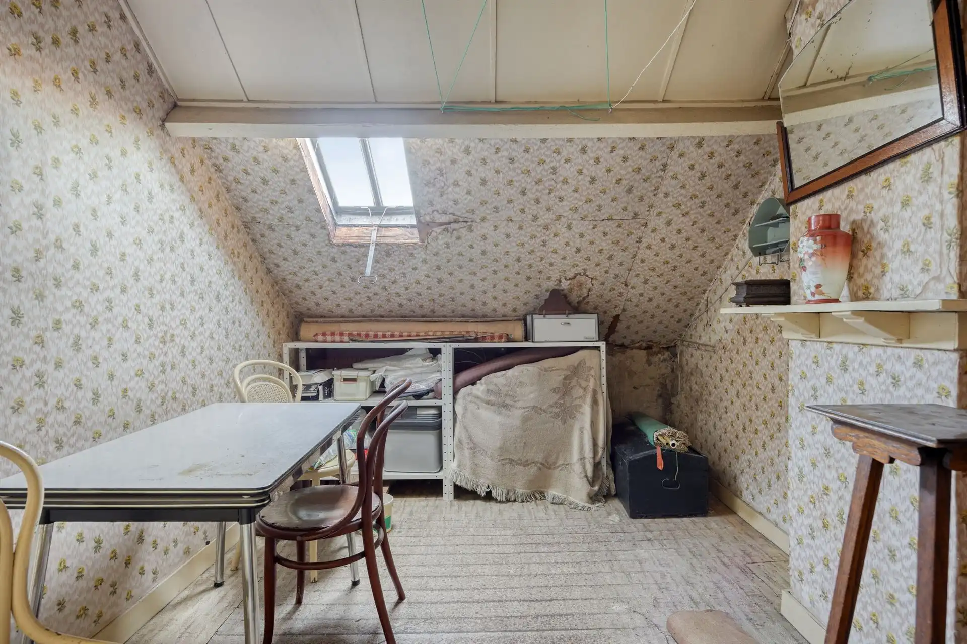 Te renoveren woning met 4 slaapkamers en tuin.  foto 20