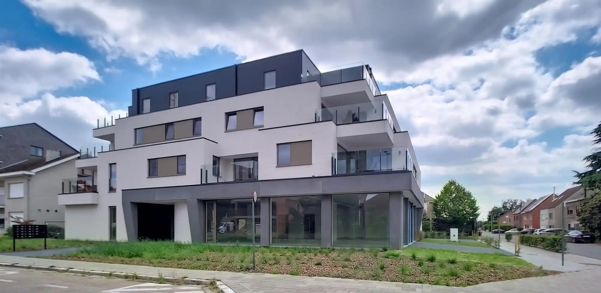 Exclusief penthouse met ruim terras en panoramisch uitzicht over Heist-op-den-Berg foto {{pictureIndex}}