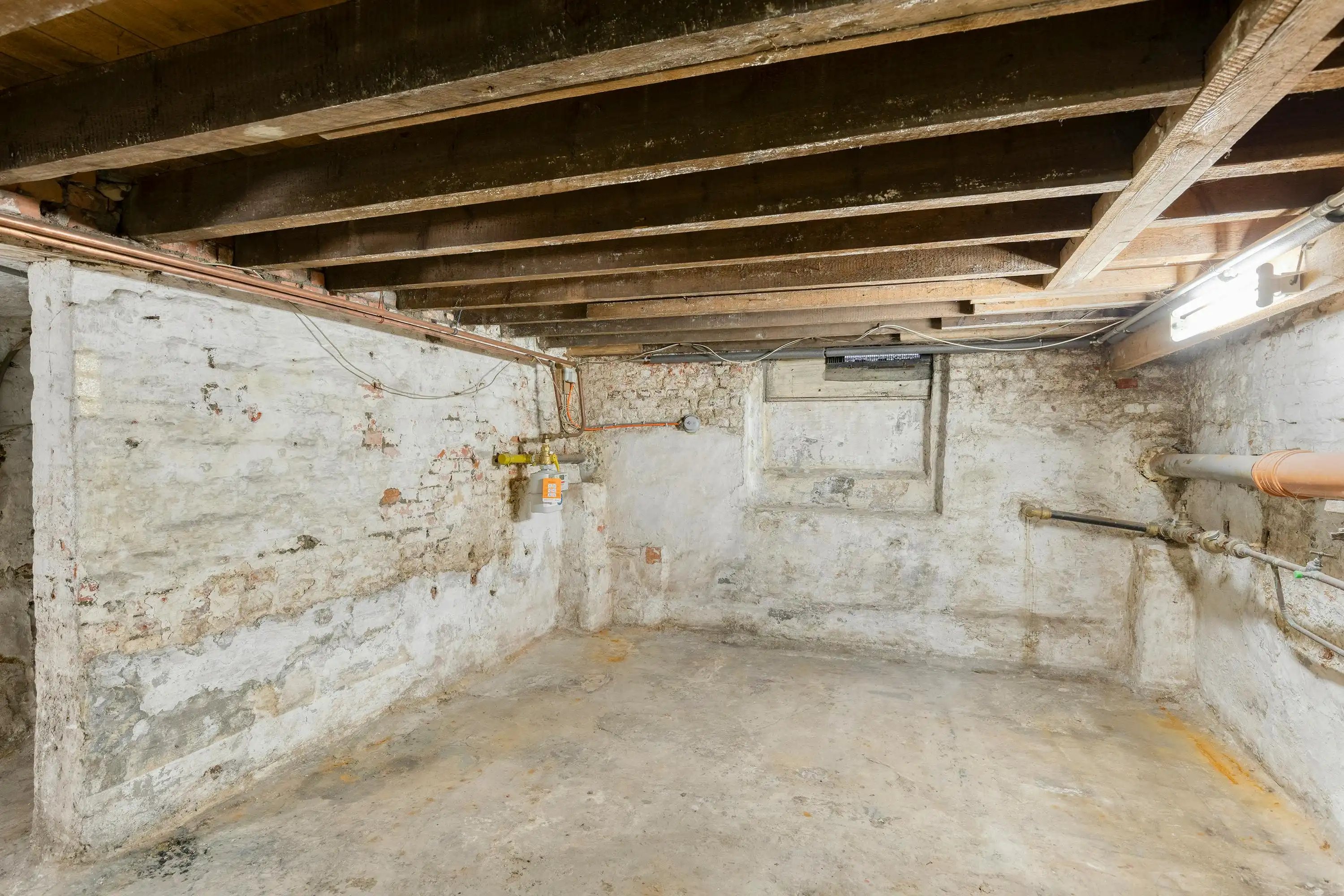 Op te frissen huis met 4 slaapkamers te koop in Borgerhout! foto 23
