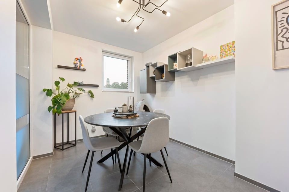RUIM EN INSTAPKLAAR APPARTEMENT MET 3 SLKS EN EEN PARKEERPLAATS IN GENK foto 12