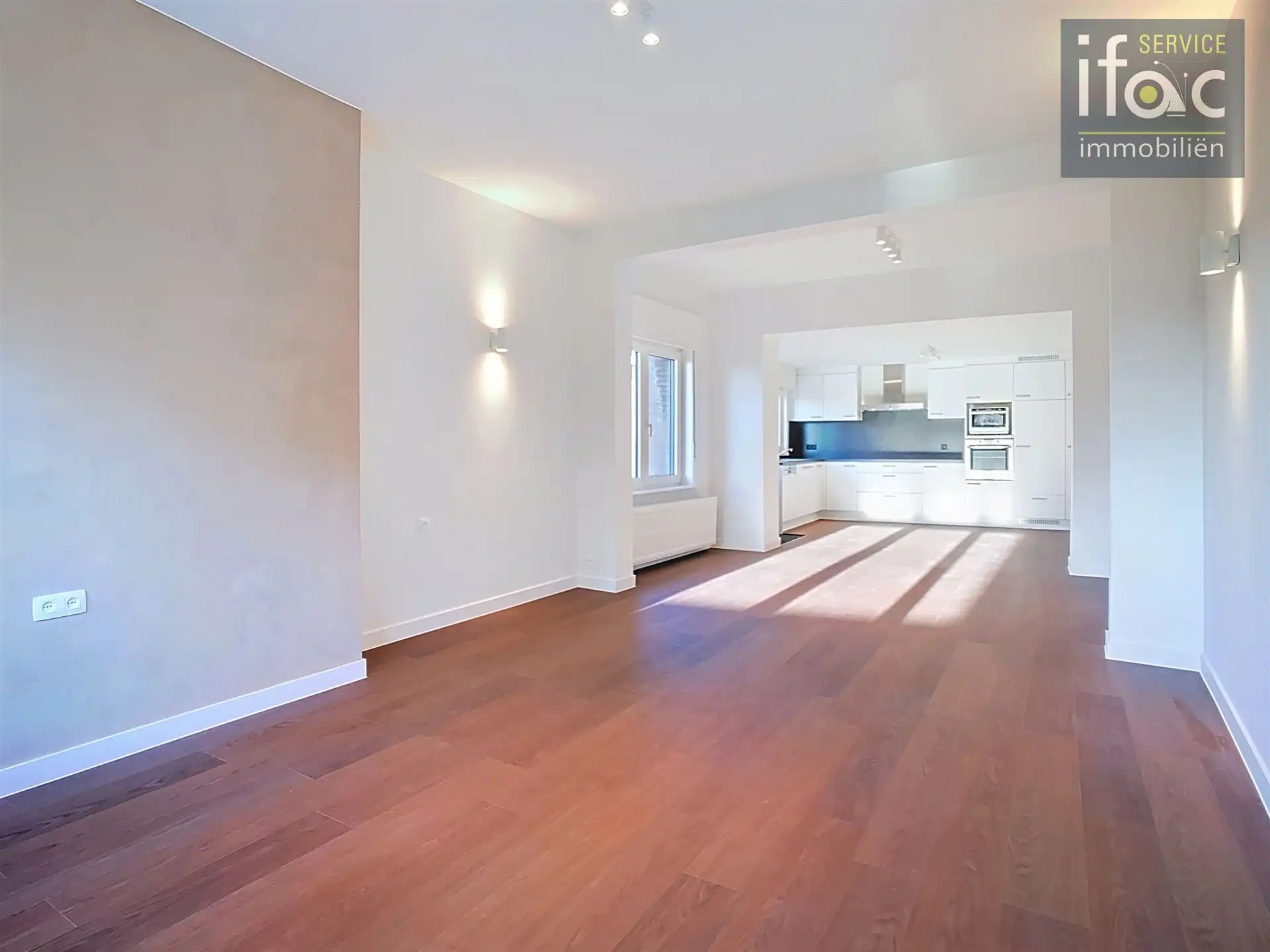 Huis met 4 slaapkamers, tuin en garage foto 5