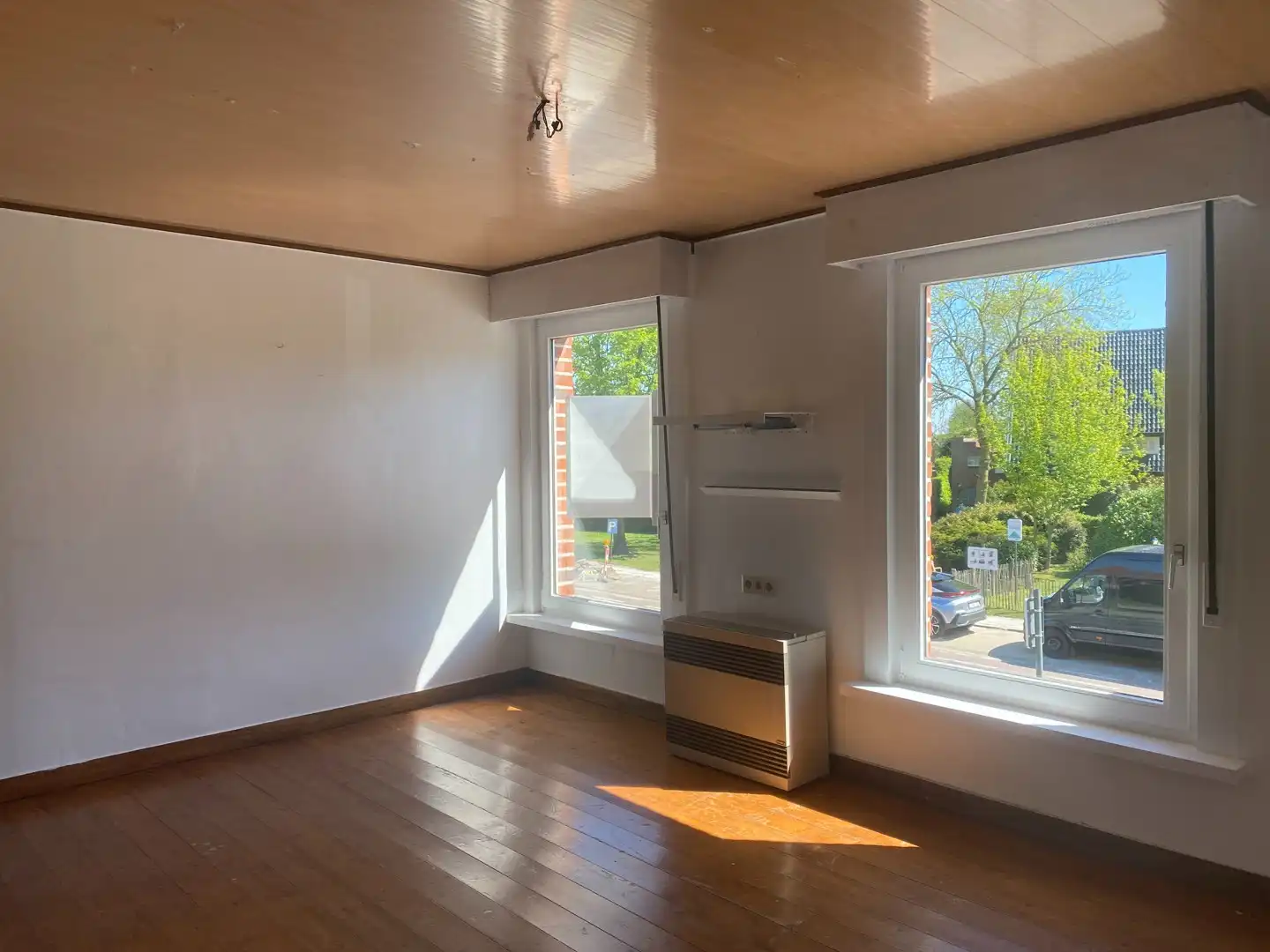 Centraal gelegen te renoveren woning met ruime garage en achterliggende tuin foto 7