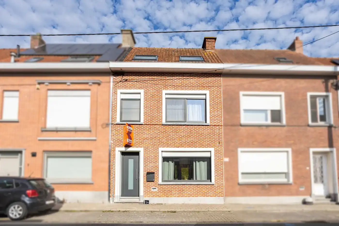 Woning met 3 slaapkamers en garage in Zwevegem foto {{pictureIndex}}