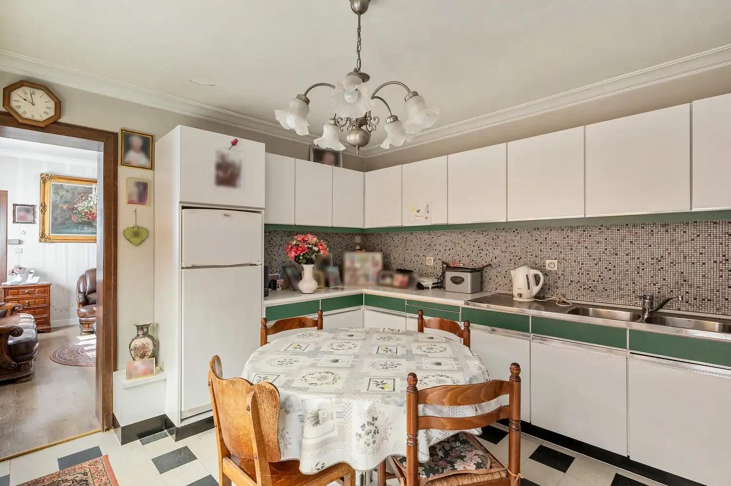 Te renoveren laagbouwwoning met garage, atelier en tuin op een perceel van 451 m². foto 8