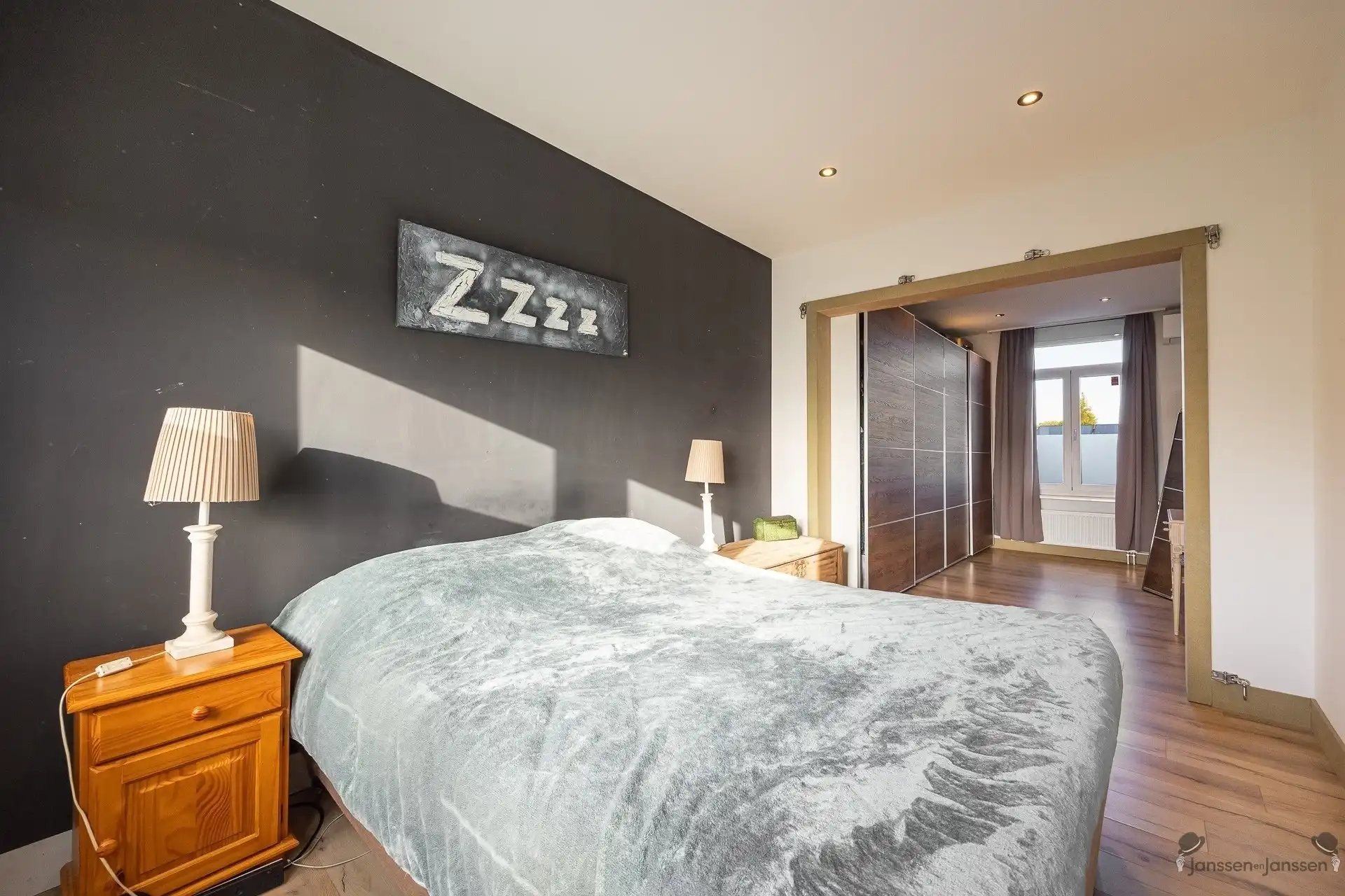 Instapklare, volledig gerenoveerde exclusieve gezinswoning in het hart van Ekeren foto 21
