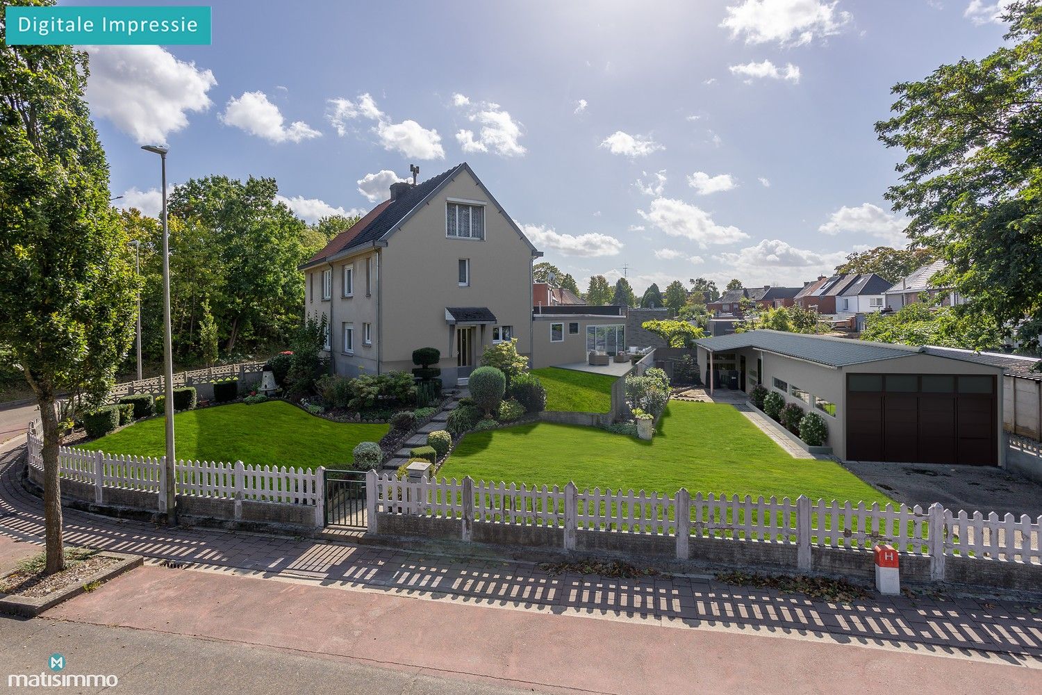 CHARMANTE EN GEZELLIGE WONING MET 4 SLAAPKAMERS, RUIME VRIJSTAANDE GARAGE EN TUIN TE GENK foto 2