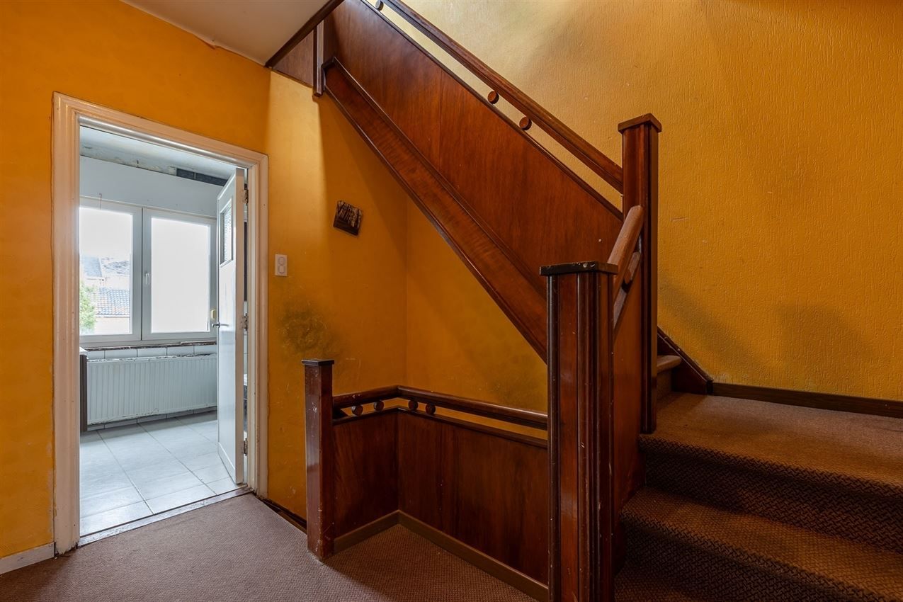 Ruime woning met zuidgerichte tuin en garage in rustige straat nabij centrum. EPC C en 5+ slaapkamers. foto 15