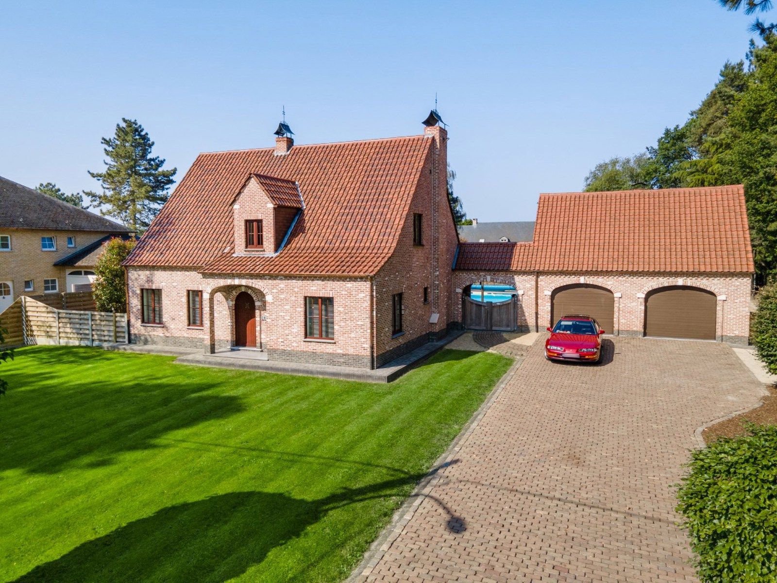Ruime villa met 5slk en verwarmd zwembad op 2450m² foto 3