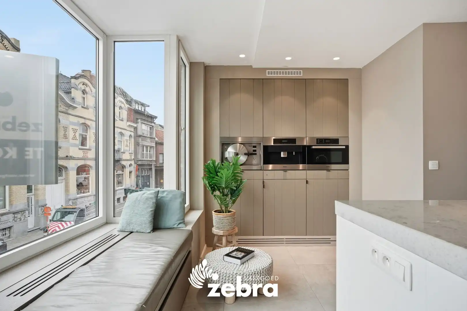 Eigentijdse stadswoning met lift, terras en topafwerking in het centrum van Roeselare! foto 7