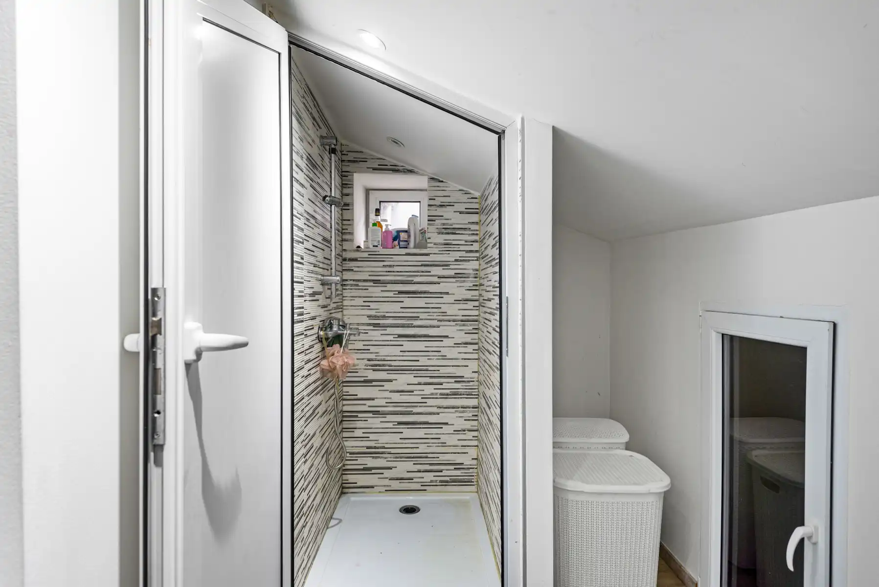 Gerenoveerde woning (2020) met 3 slpks, 2 badk en EPC B. foto 11