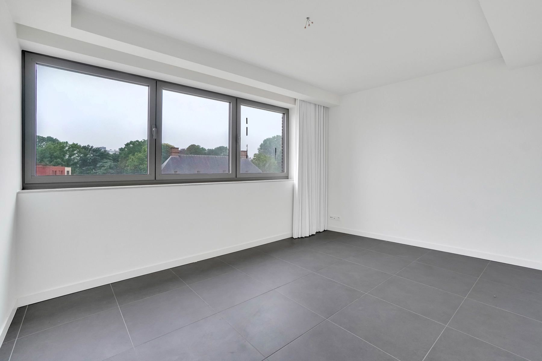 LUXEAPPARTEMENT (147m2) MET 2 SLK + 2 AUTOSTANDPL. TE GENK foto 17