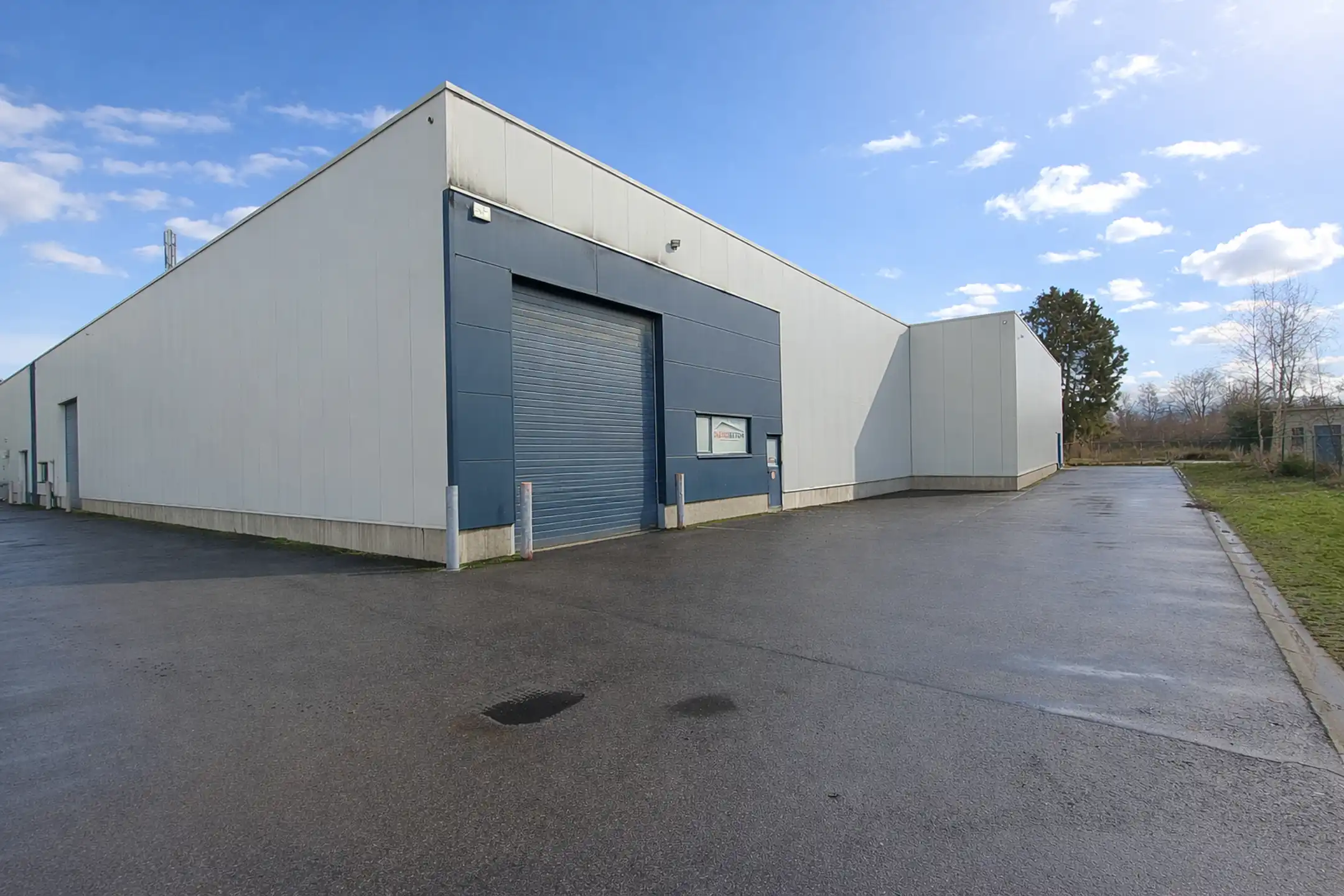 Moderne KMO-unit te koop in Massenhoven foto {{pictureIndex}}