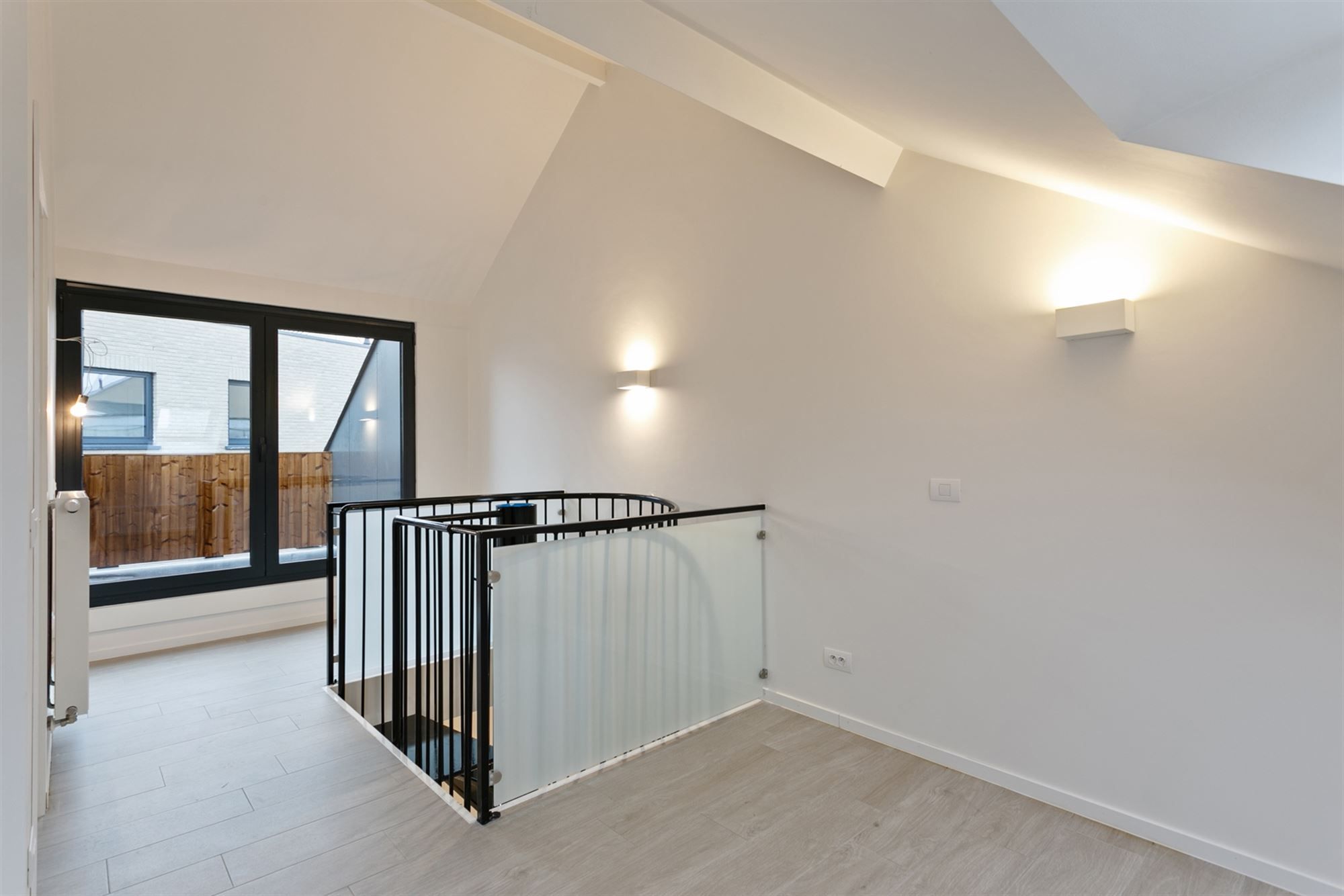 Recent duplex appartement met terras foto 9