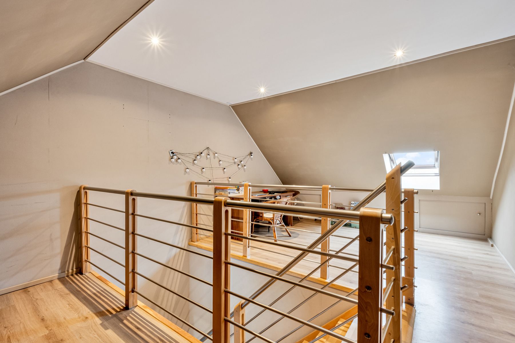 Instapklare halfopen bebouwing met 4 slaapkamers foto 24