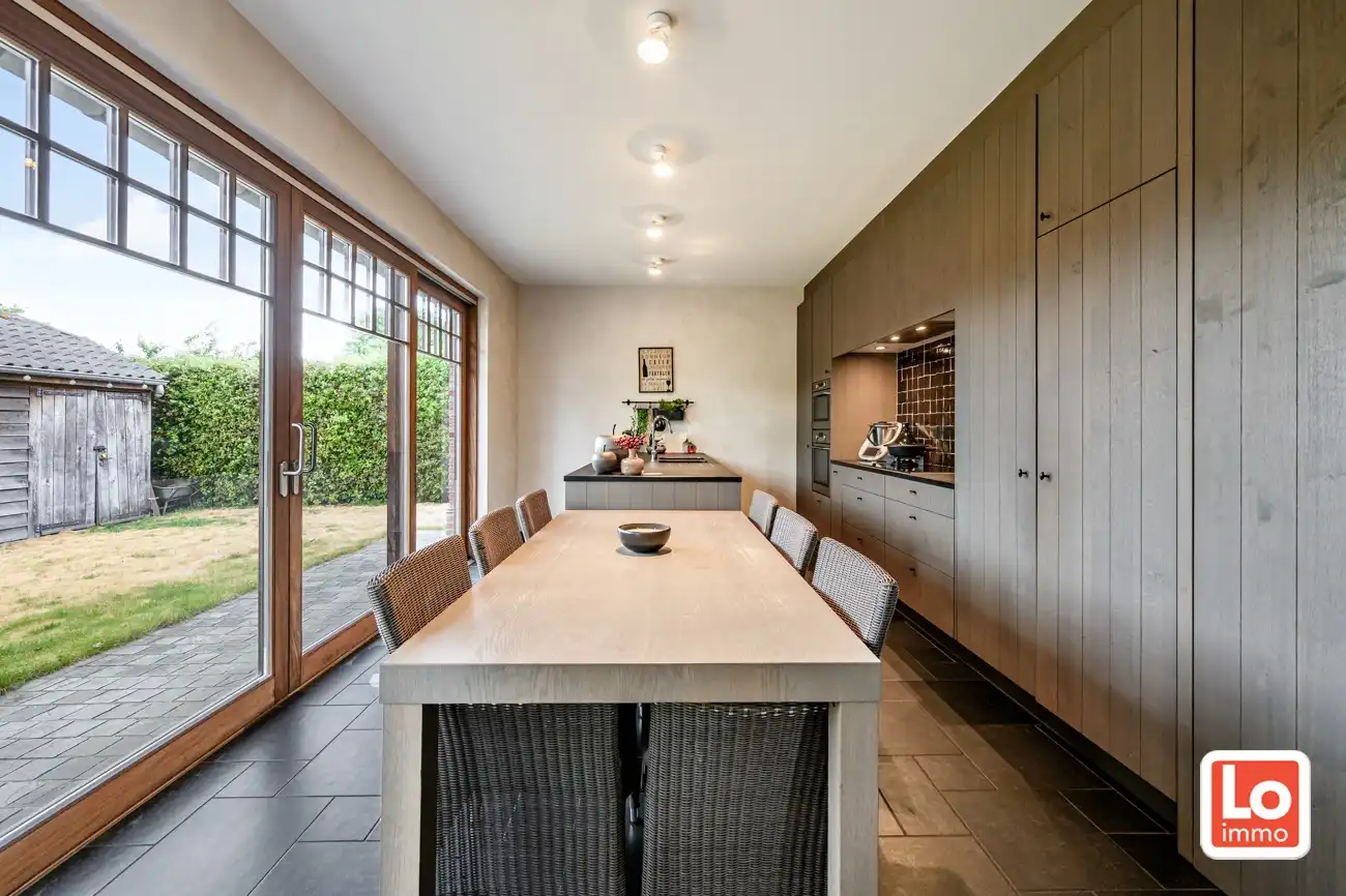 VERKOCHT! Ruime, charmante en degelijke alleenstaande villa met inpandige garage op een rustige en makkelijk bereikbare locatie tussen Lochristi en Gent. foto 12