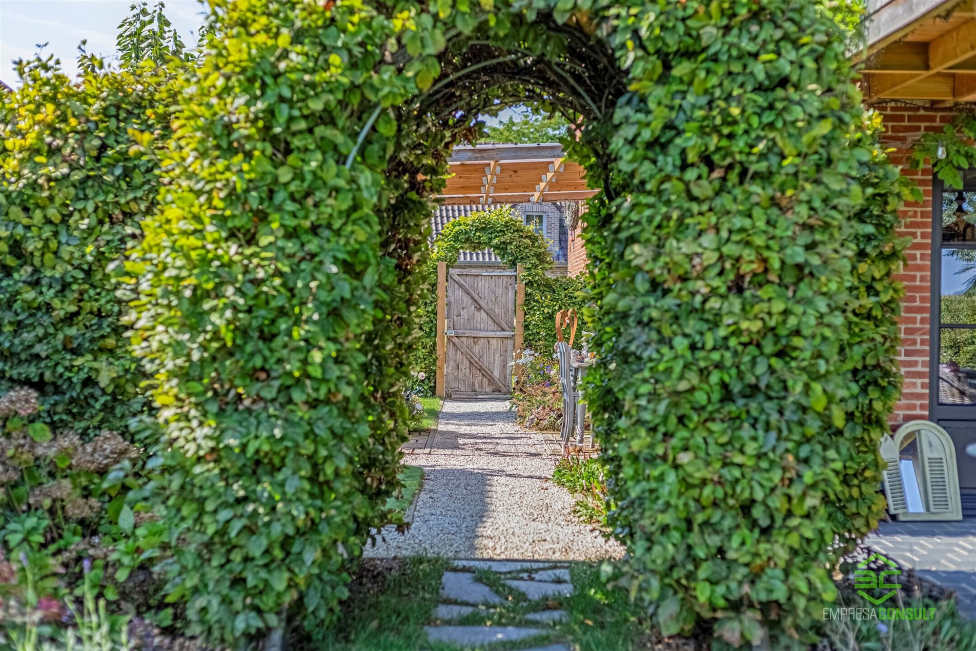 Instapklare gezinswoning met 3 slpk en prachtige tuin! foto 44