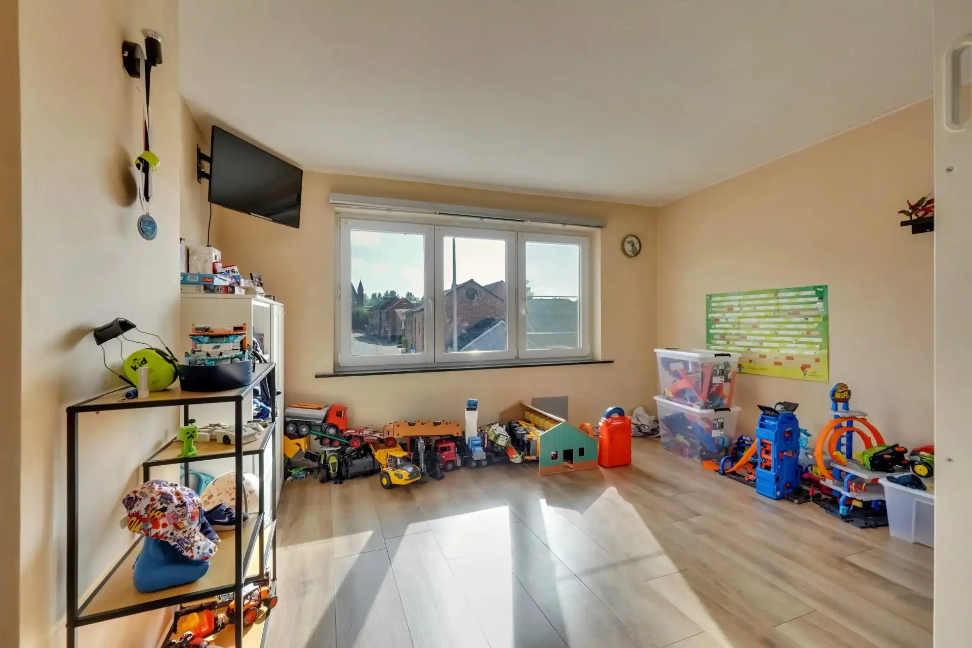 Ruime gezinswoning met drie slaapkamers foto 16